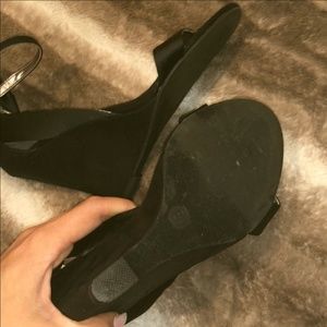 Beuatiful & Dainty Black Bow Wedge